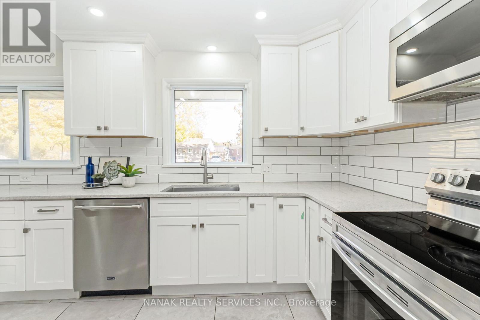47 Jasper Crescent, London East, ON - Indoor Photo Showing Kitchen With Upgraded Kitchen