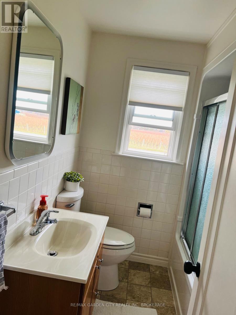 1520 Pelham Road, St. Catharines (Rural Eighth), ON - Indoor Photo Showing Bathroom