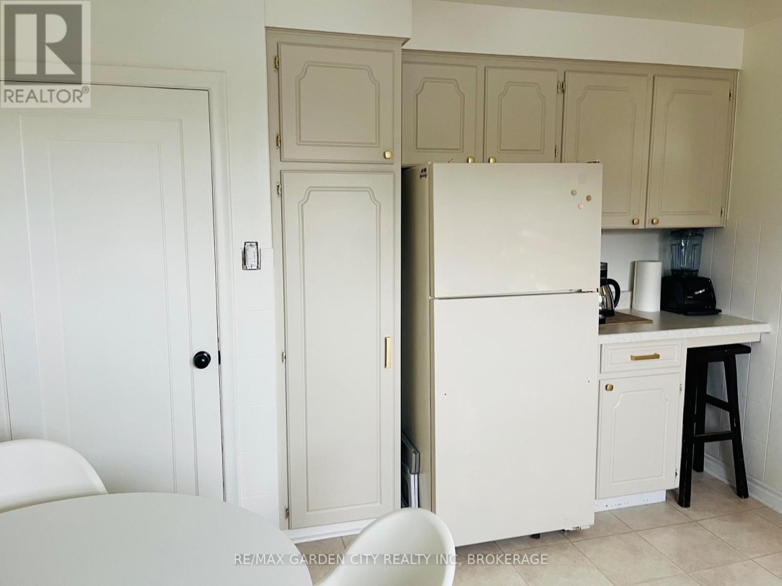 1520 Pelham Road, St. Catharines (Rural Eighth), ON - Indoor Photo Showing Kitchen