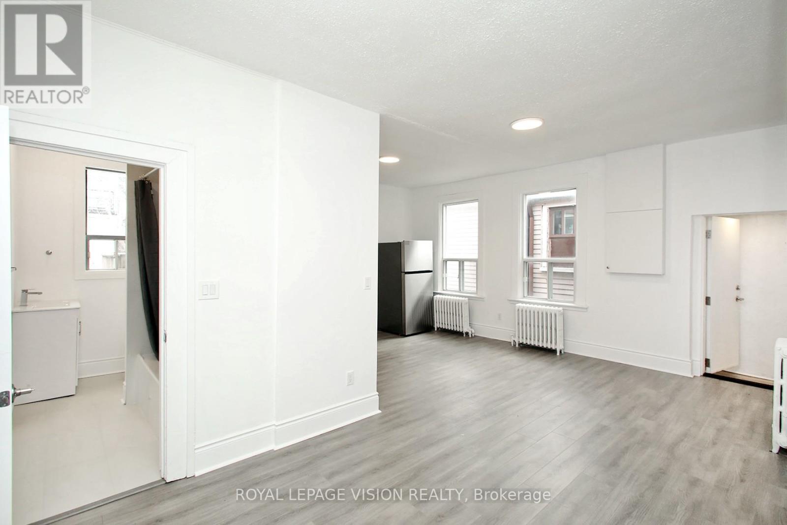 819 Pape Avenue, Toronto, ON