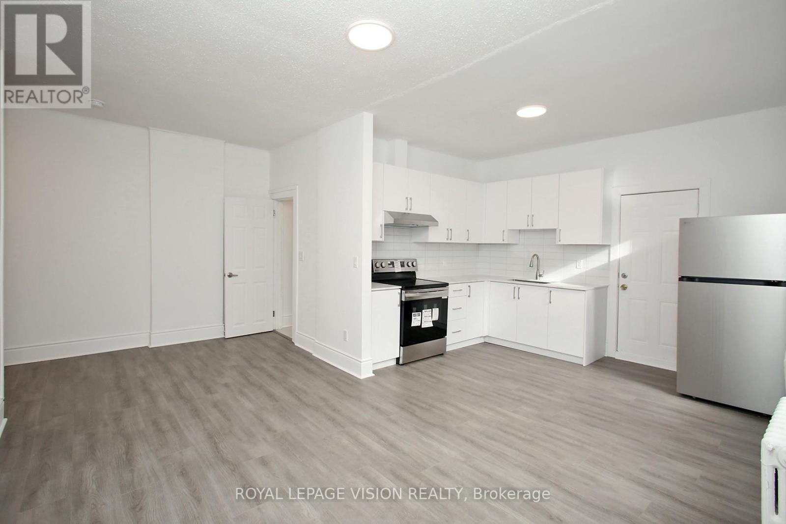 819 Pape Avenue, Toronto, ON