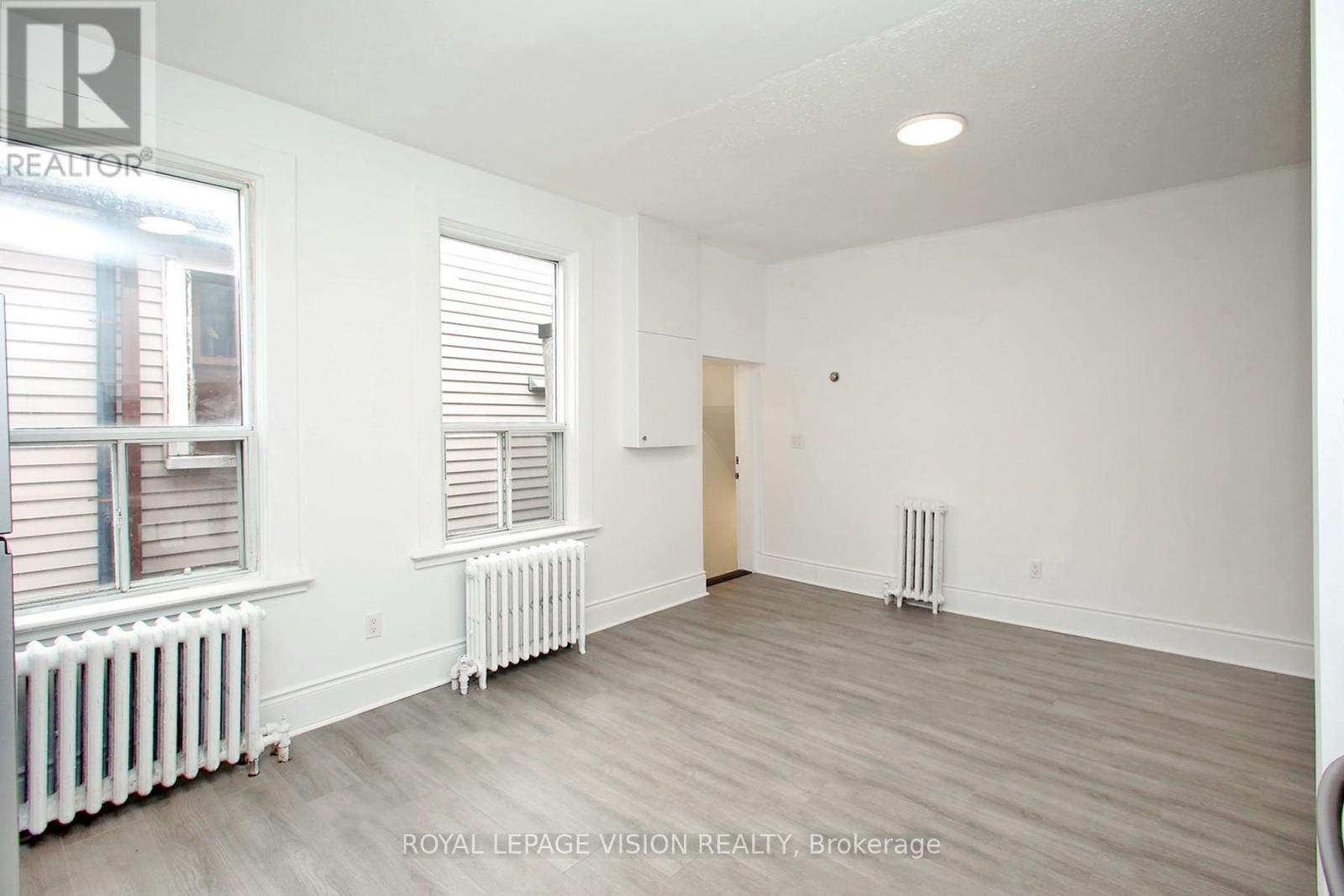 819 Pape Avenue, Toronto, ON