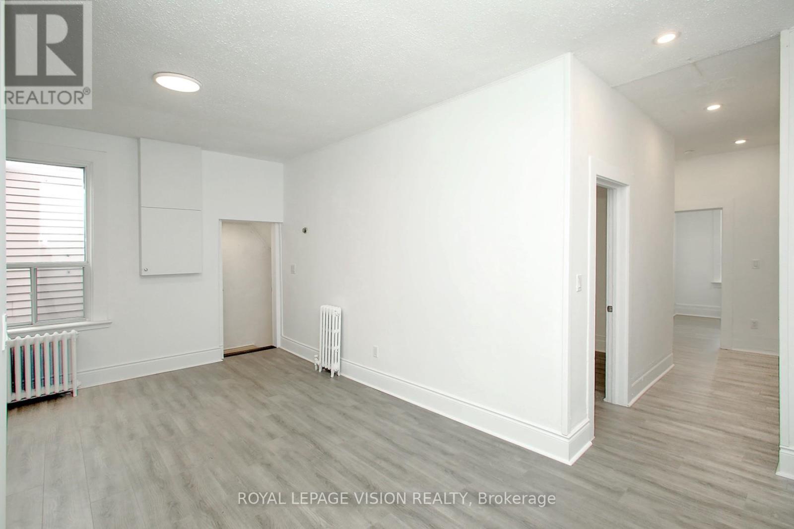 819 Pape Avenue, Toronto, ON