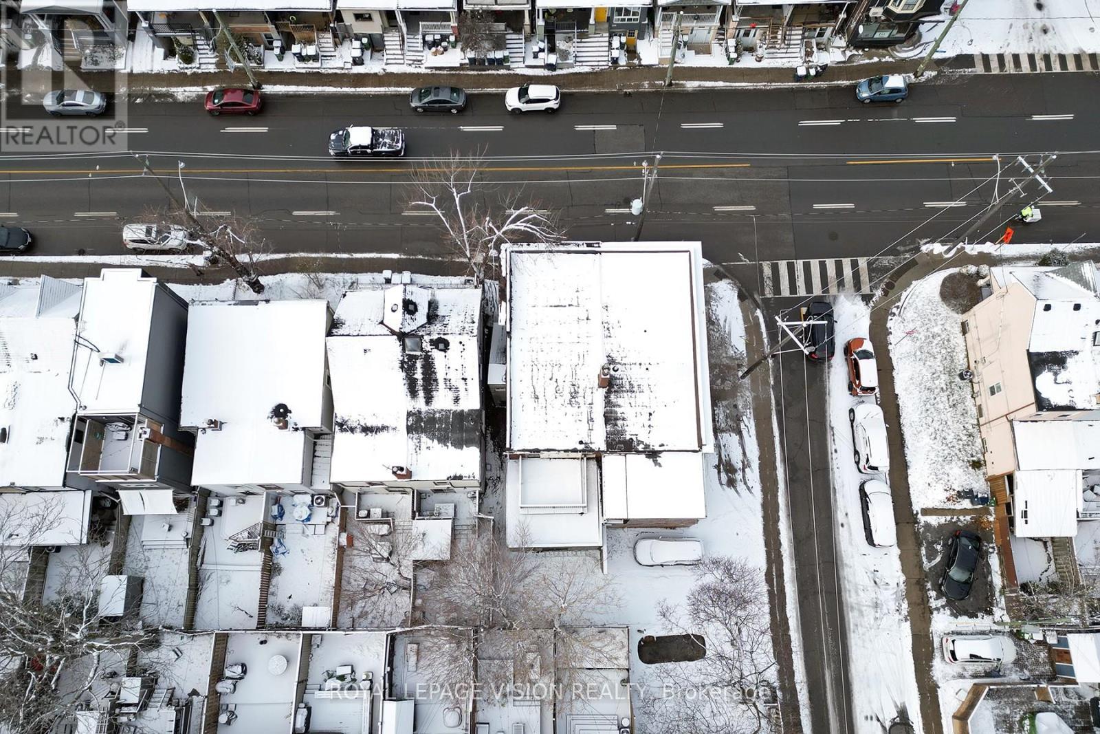 819 Pape Avenue, Toronto, ON