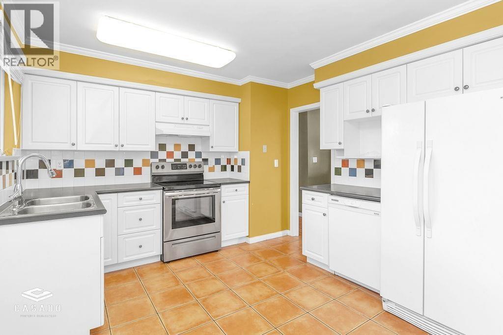 5311 9A Avenue, Delta, BC - Indoor Photo Showing Kitchen With Double Sink