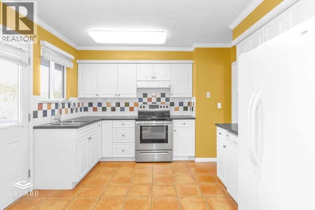 5311 9A Avenue, Delta, BC - Indoor Photo Showing Kitchen With Double Sink