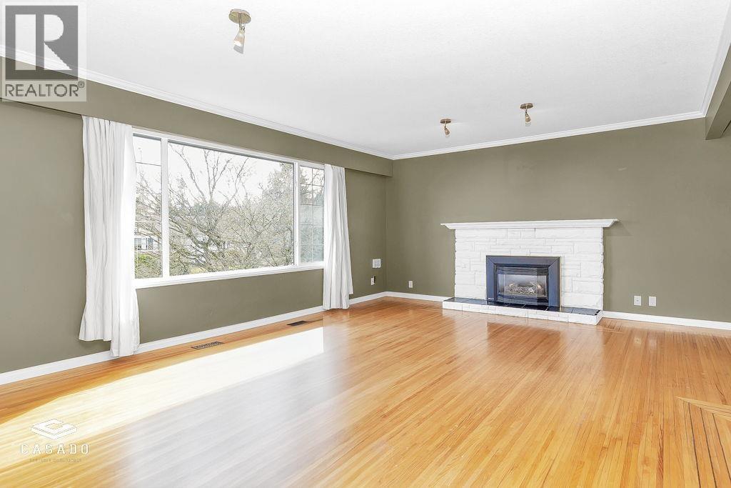 5311 9A Avenue, Delta, BC - Indoor Photo Showing Living Room With Fireplace