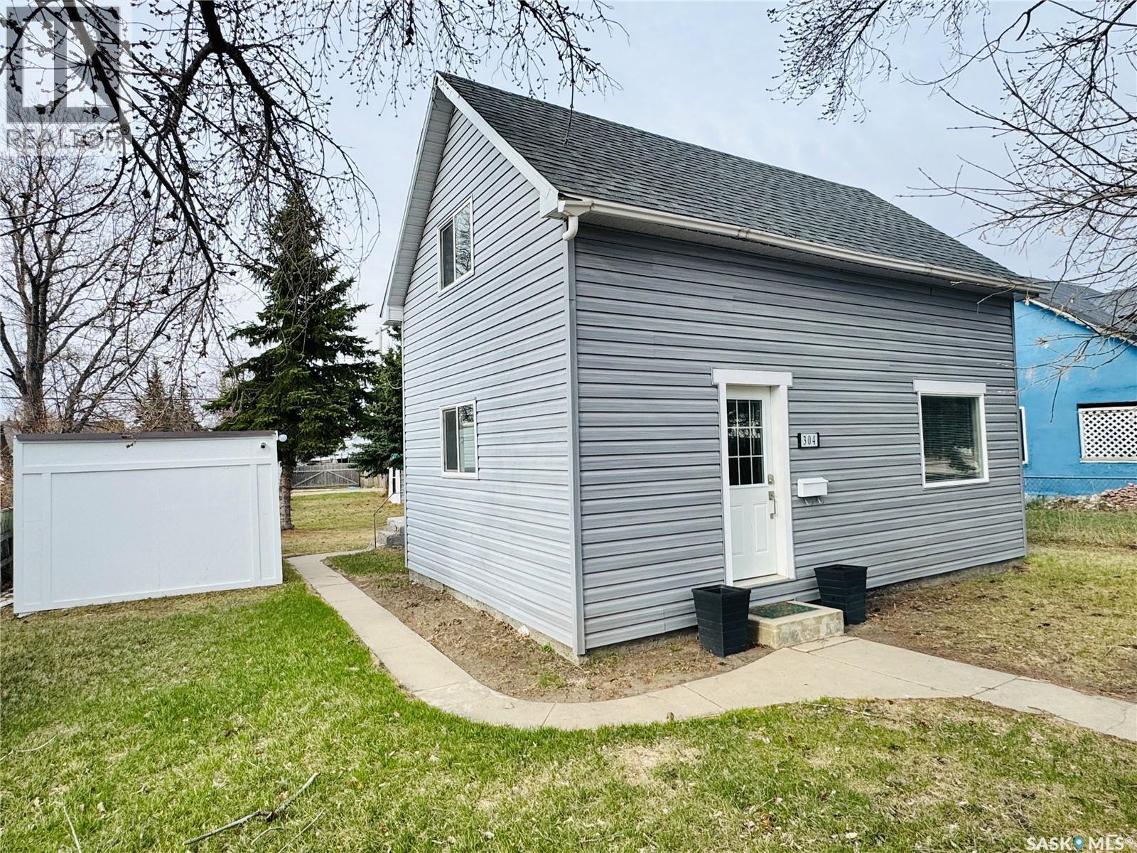 304 5Th Avenue E, Biggar, SK - Outdoor