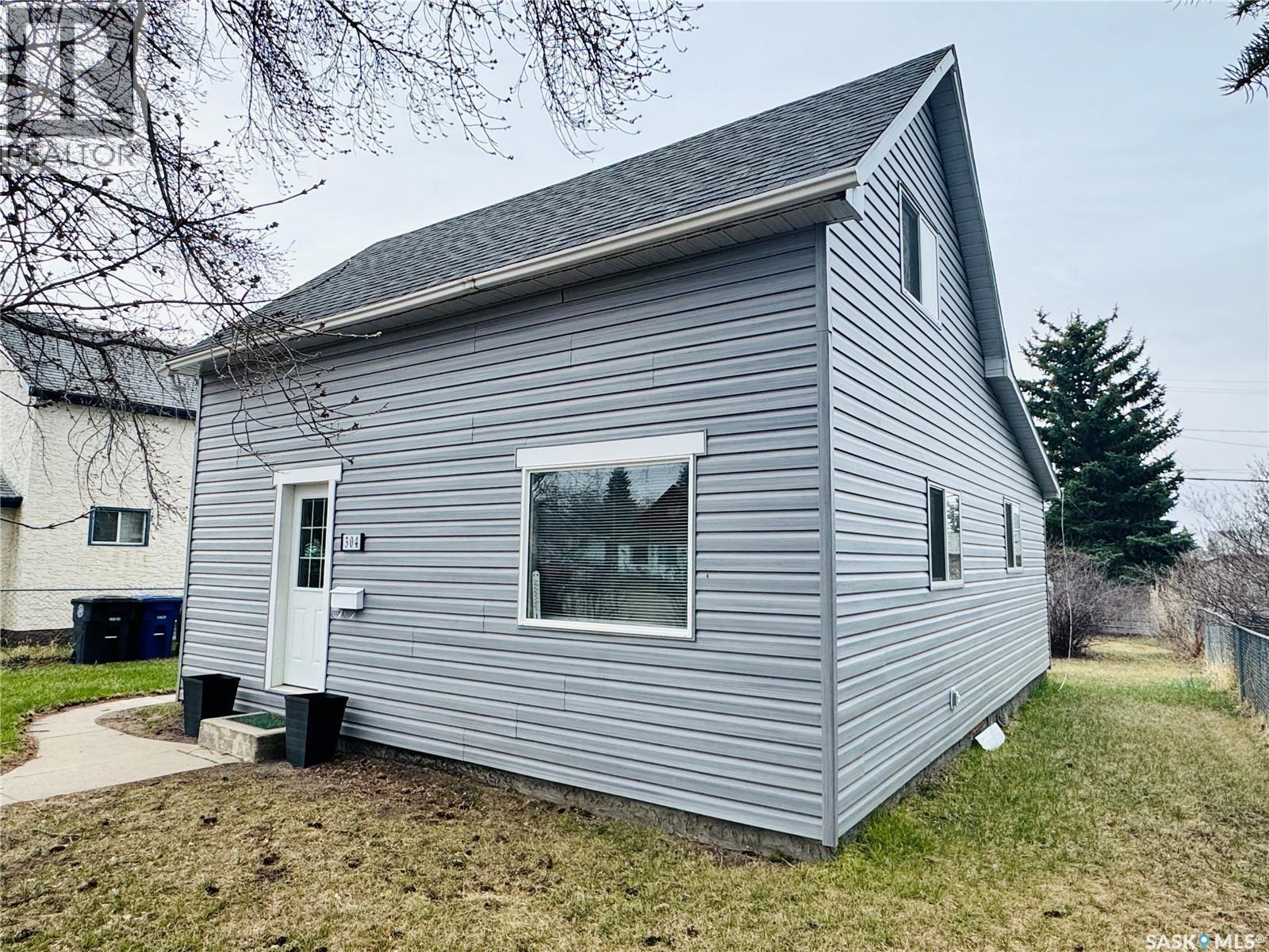 304 5Th Avenue E, Biggar, SK - Outdoor