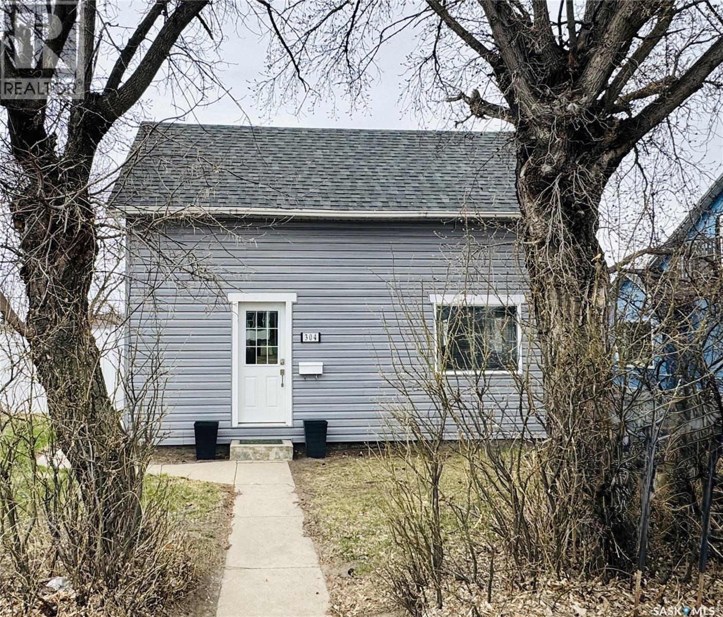 304 5Th Avenue E, Biggar, SK - Outdoor