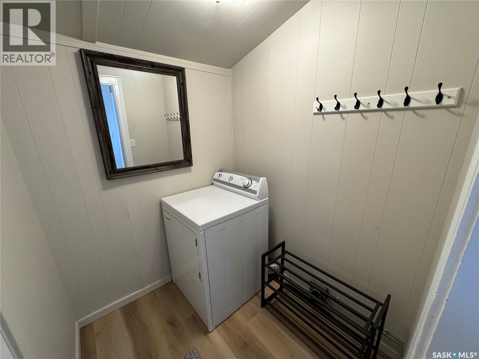 304 5Th Avenue E, Biggar, SK - Indoor Photo Showing Laundry Room