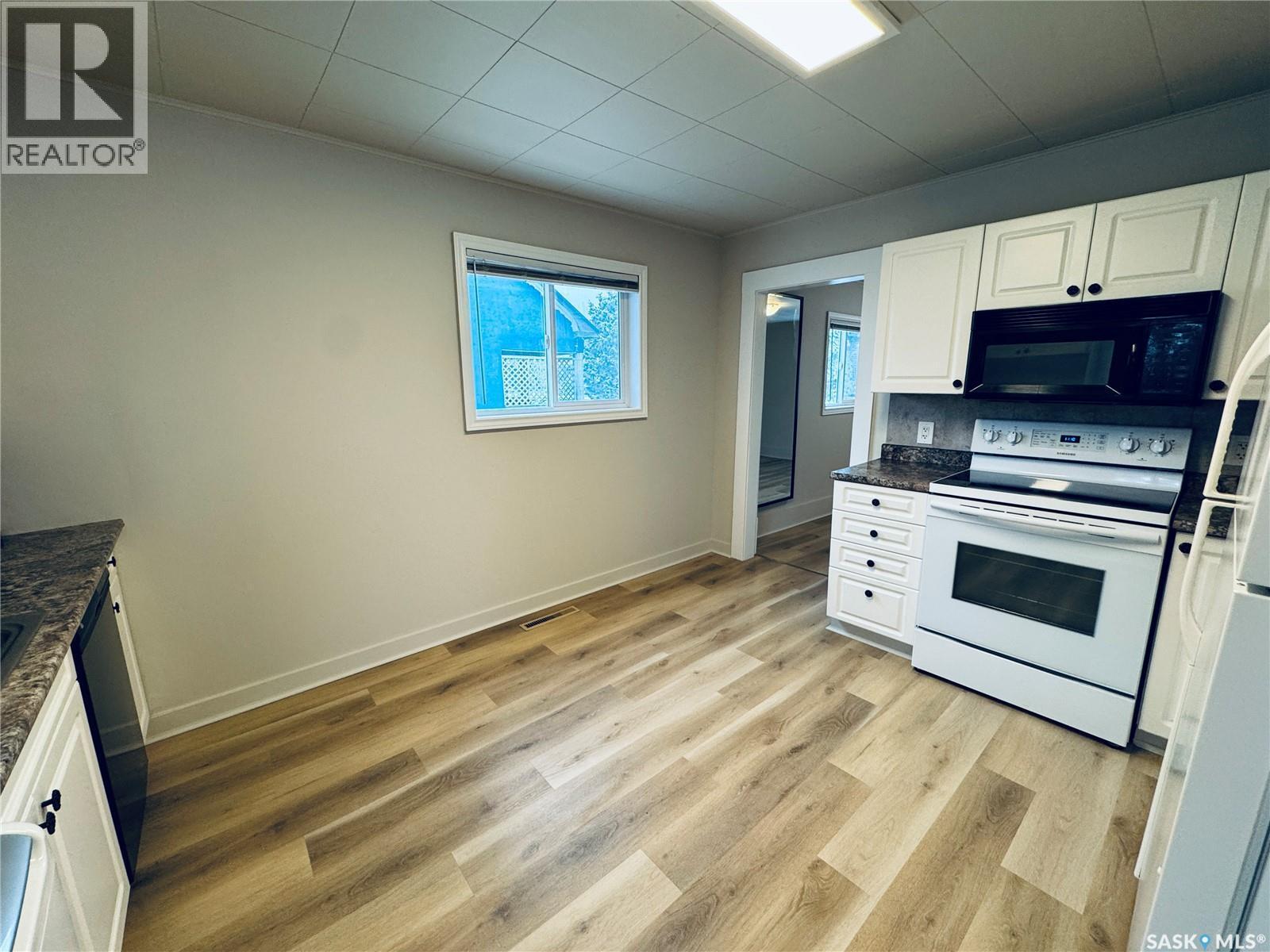 304 5Th Avenue E, Biggar, SK - Indoor Photo Showing Kitchen