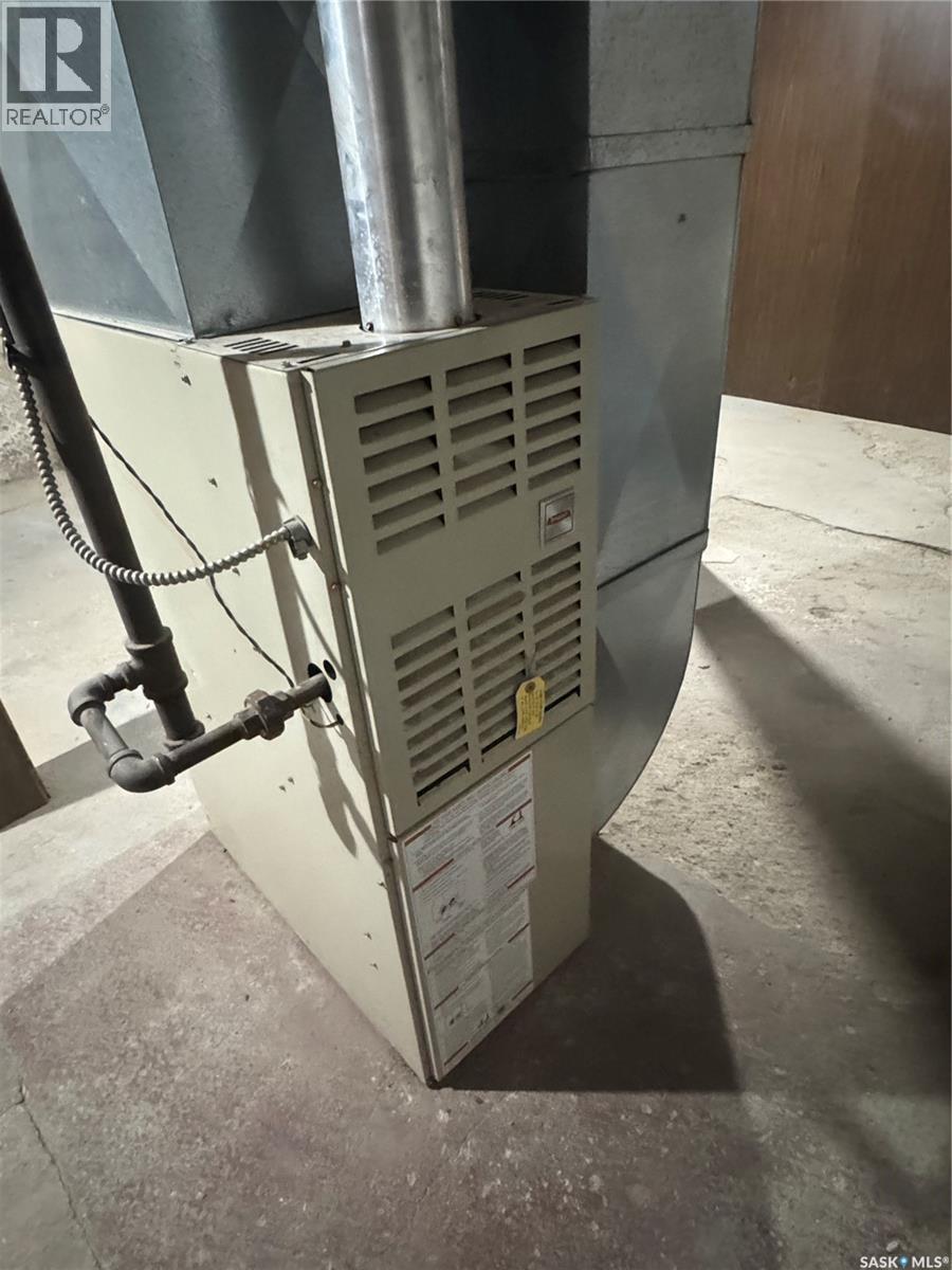 304 5Th Avenue E, Biggar, SK - Indoor