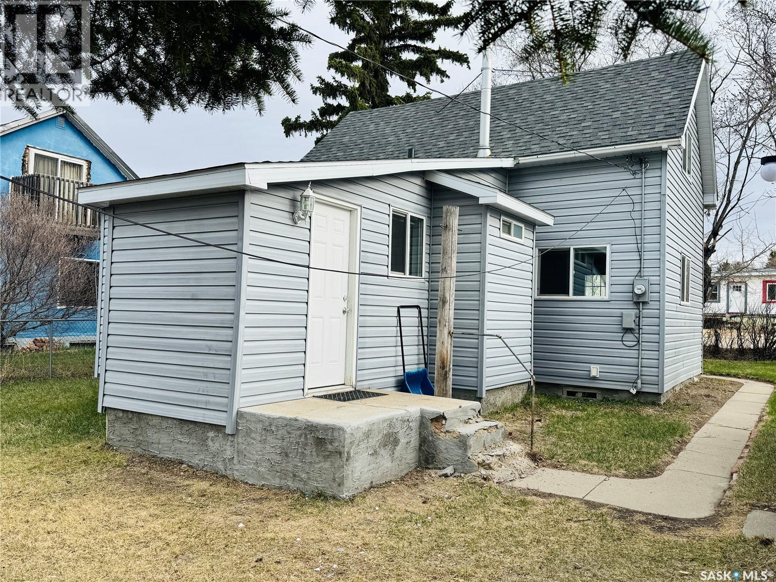 304 5Th Avenue E, Biggar, SK - Outdoor