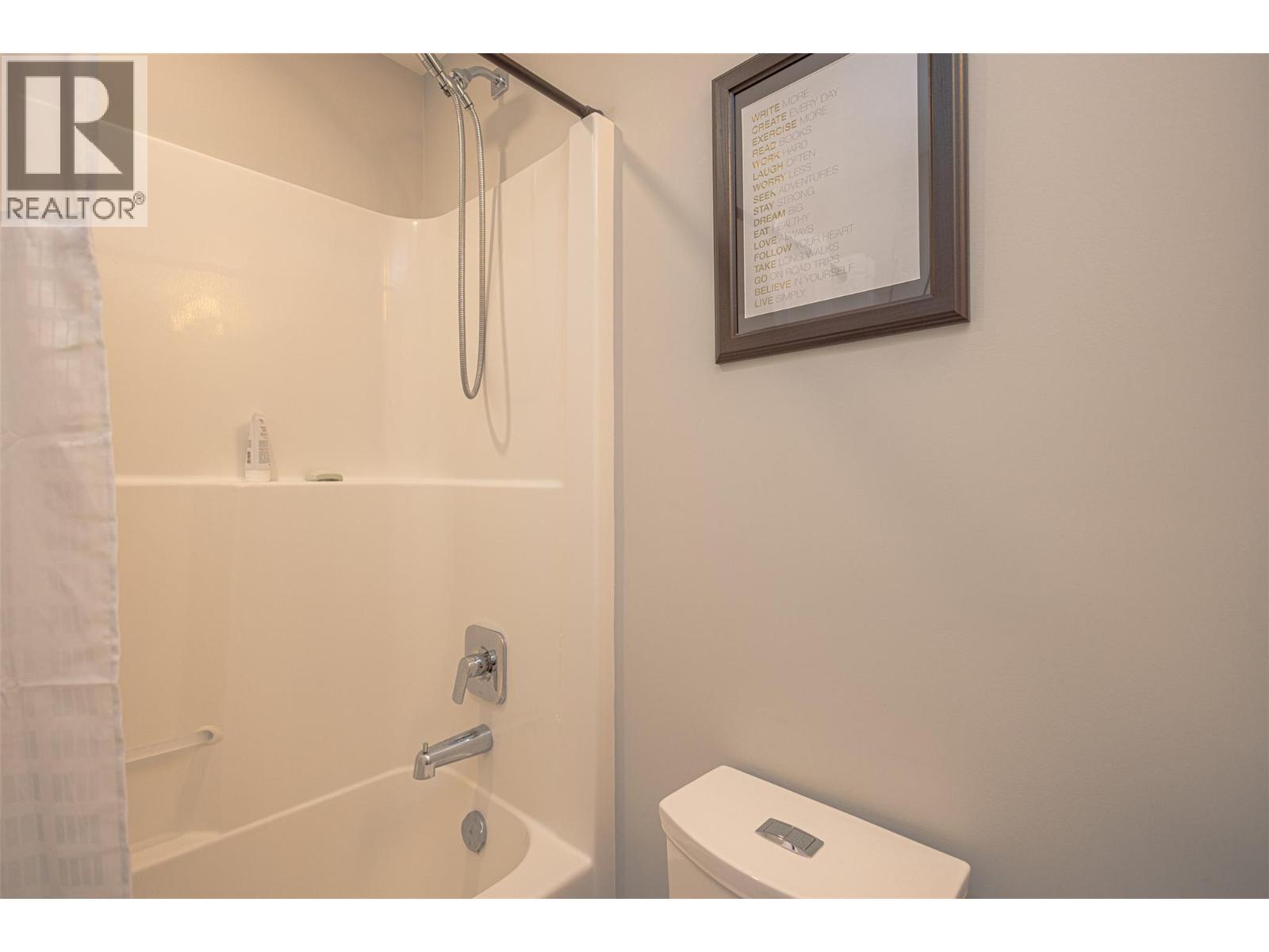 3630 Mission Springs Drive Unit# 306, Kelowna, BC - Indoor Photo Showing Bathroom