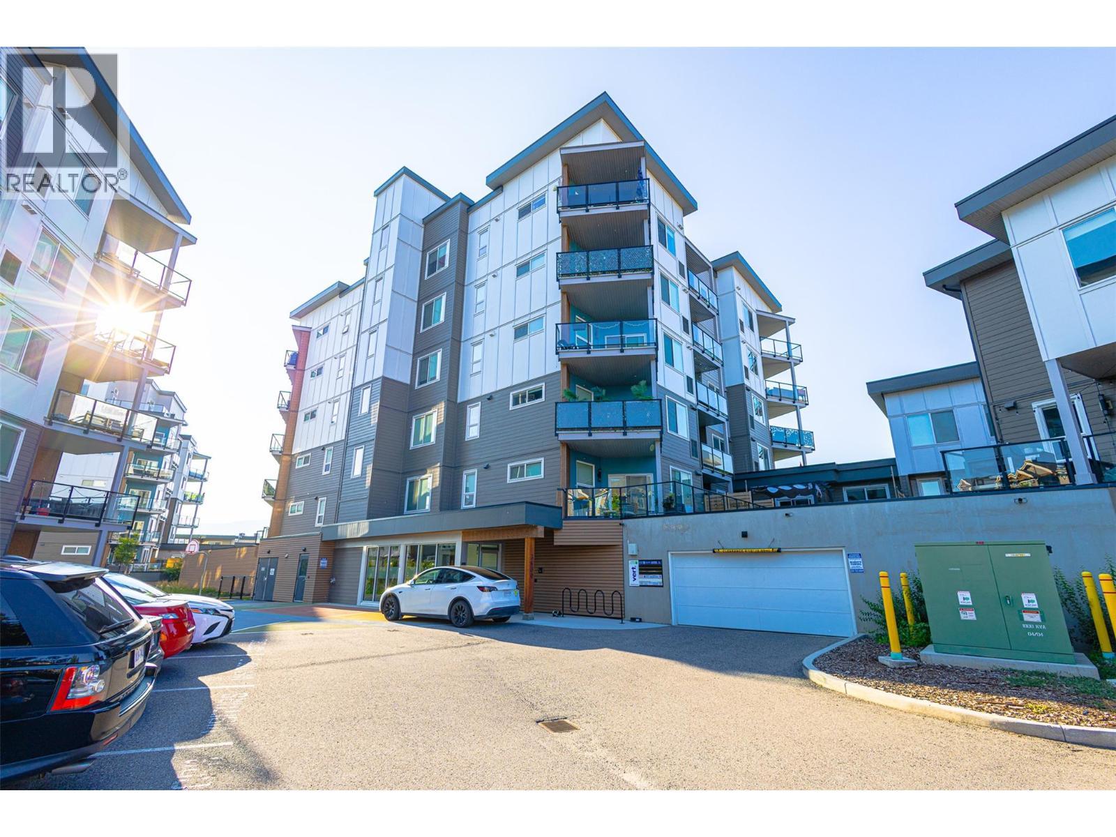 3630 Mission Springs Drive Unit# 306, Kelowna, BC - Outdoor With Balcony With Facade