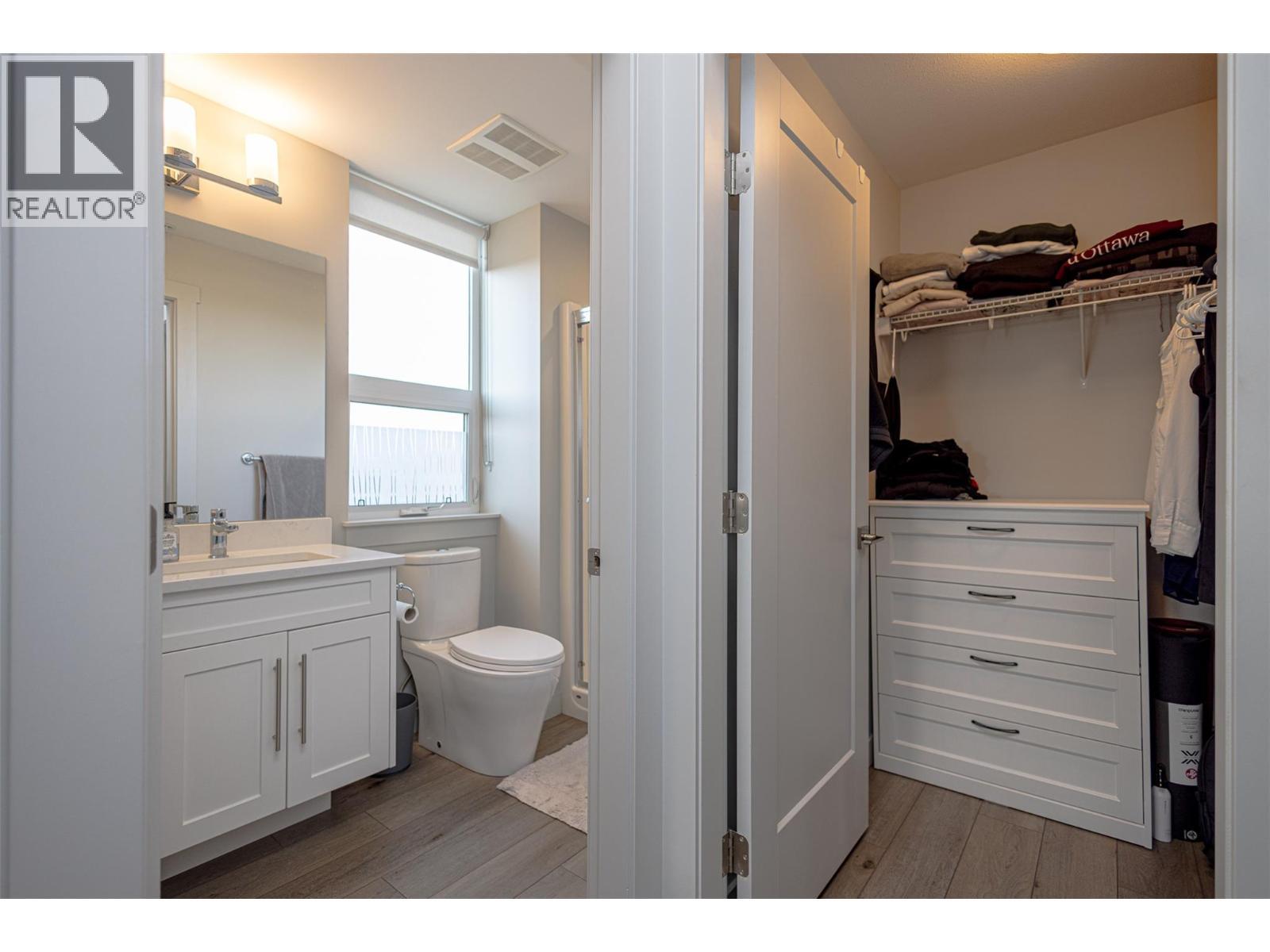 3630 Mission Springs Drive Unit# 306, Kelowna, BC - Indoor Photo Showing Bathroom