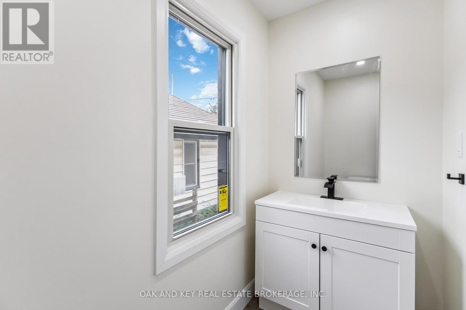 90 Jacqueline Street, London South (South I), ON - Indoor Photo Showing Bathroom