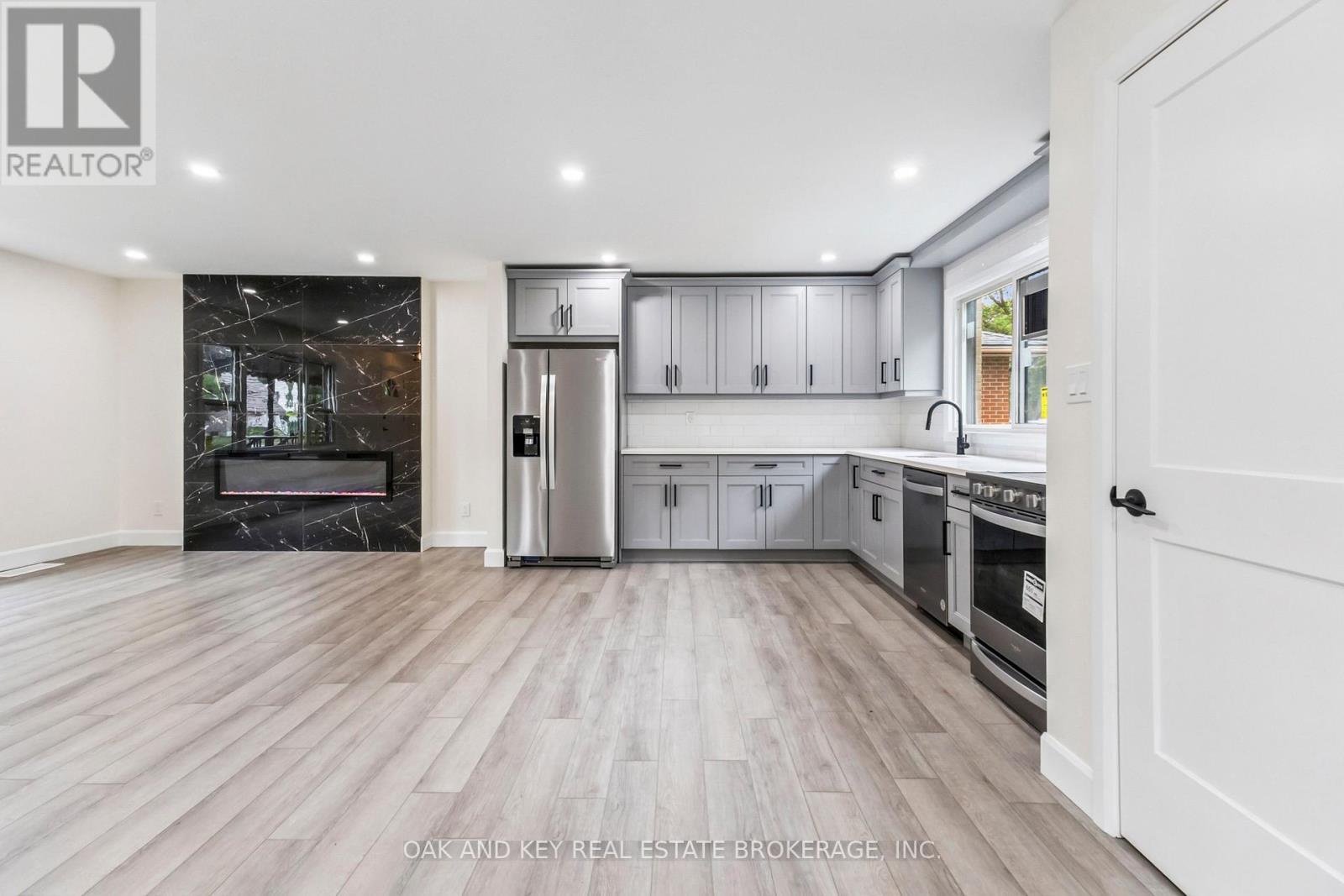 90 Jacqueline Street, London South (South I), ON - Indoor Photo Showing Kitchen
