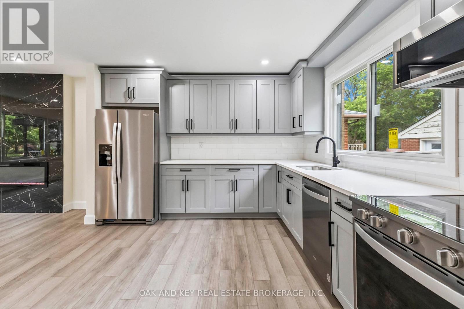 90 Jacqueline Street, London South (South I), ON - Indoor Photo Showing Kitchen