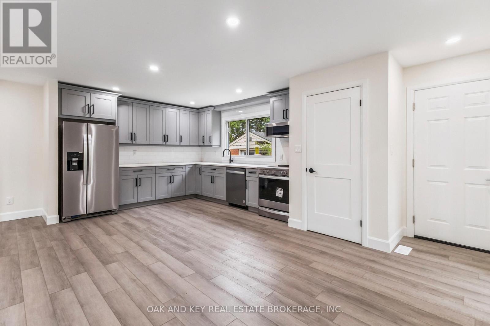 90 Jacqueline Street, London South (South I), ON - Indoor Photo Showing Kitchen