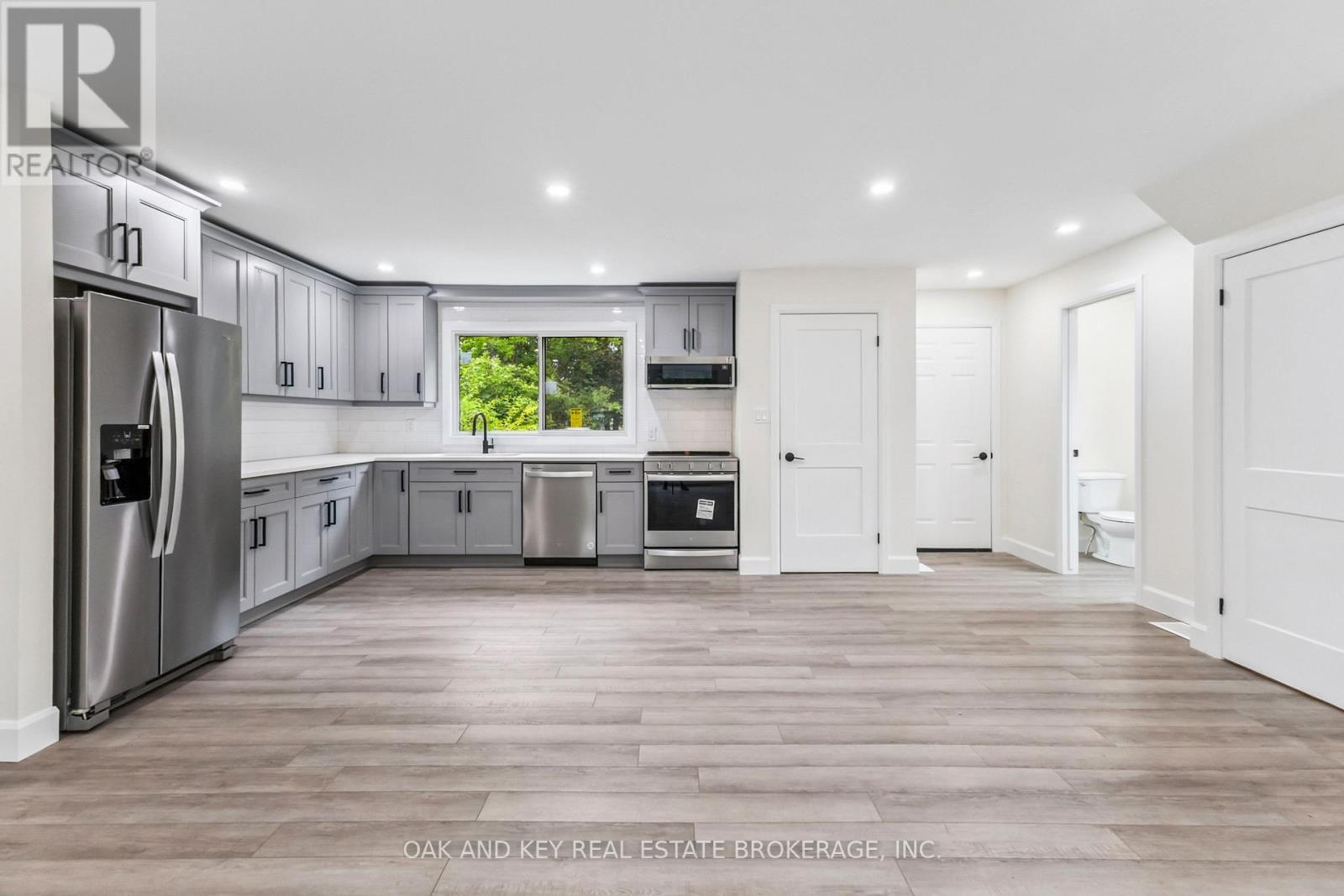 90 Jacqueline Street, London South (South I), ON - Indoor Photo Showing Kitchen