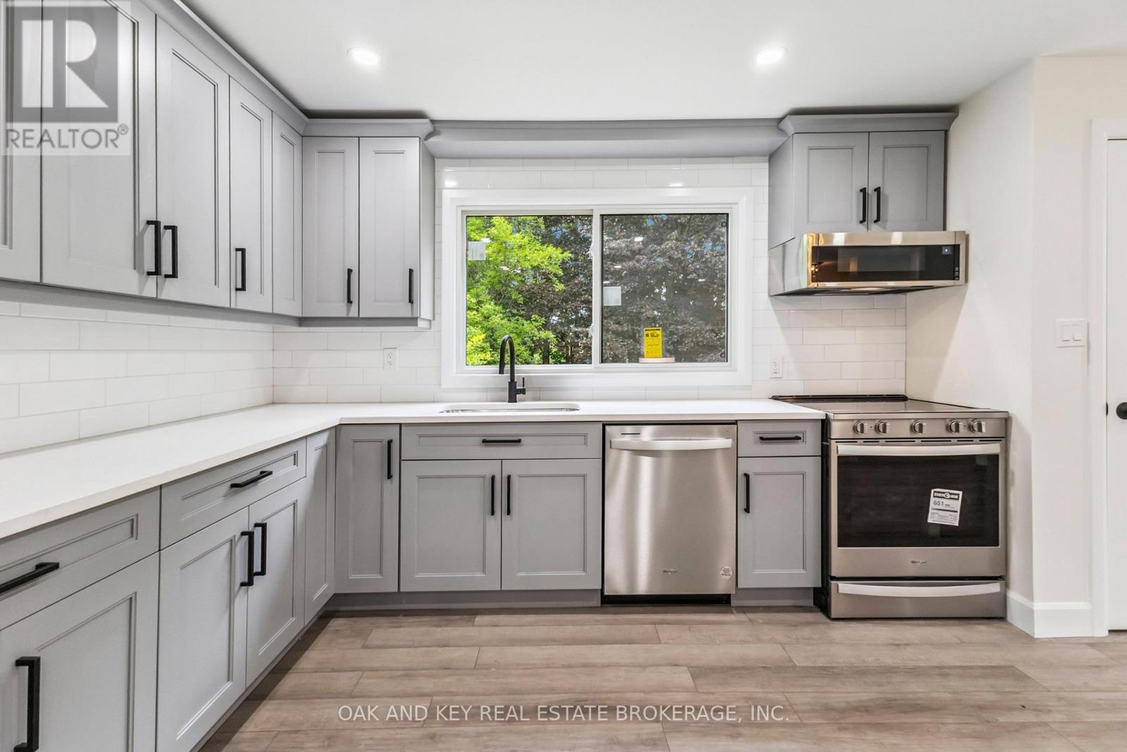90 Jacqueline Street, London South (South I), ON - Indoor Photo Showing Kitchen