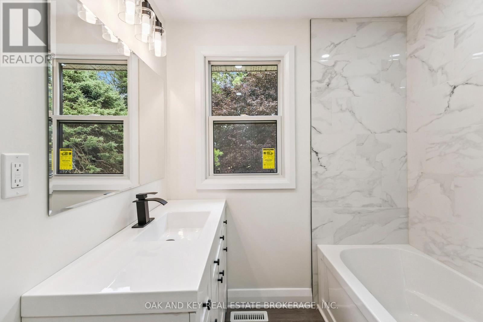 90 Jacqueline Street, London South (South I), ON - Indoor Photo Showing Bathroom