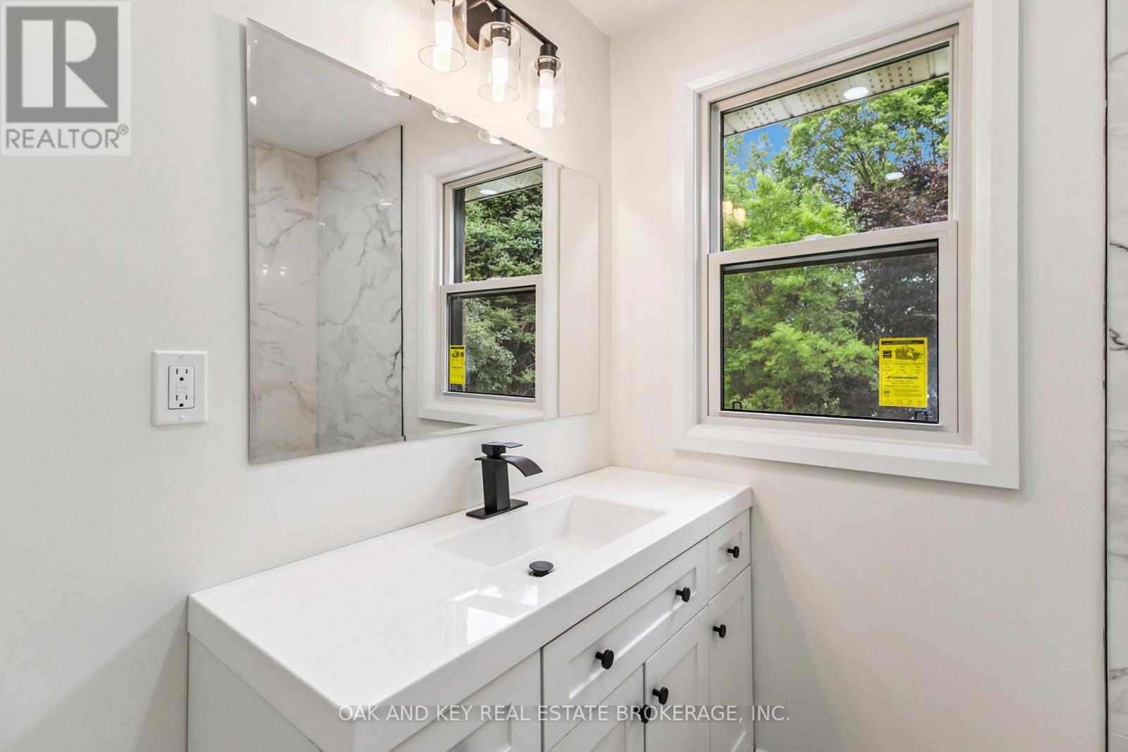 90 Jacqueline Street, London South (South I), ON - Indoor Photo Showing Bathroom