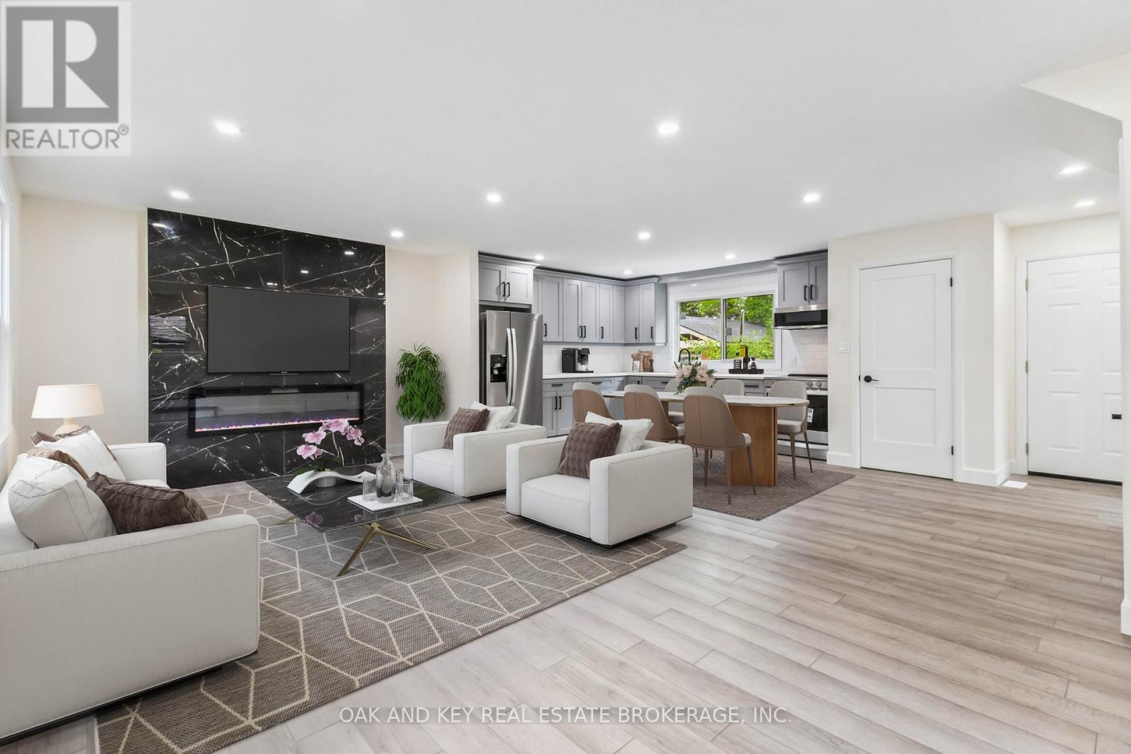 90 Jacqueline Street, London South (South I), ON - Indoor Photo Showing Living Room