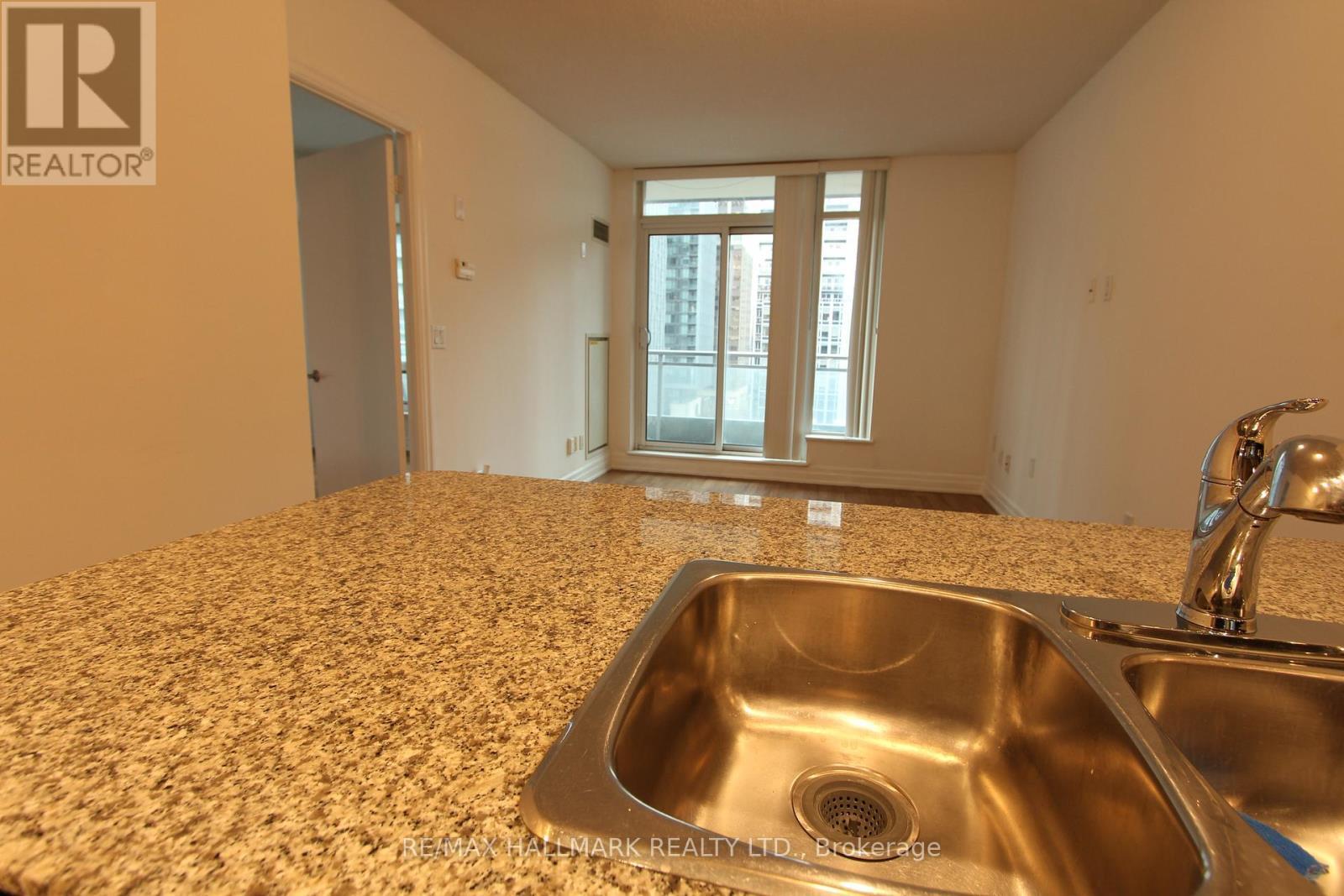 1205 - 8 Scollard Street, Toronto, ON - Indoor Photo Showing Kitchen