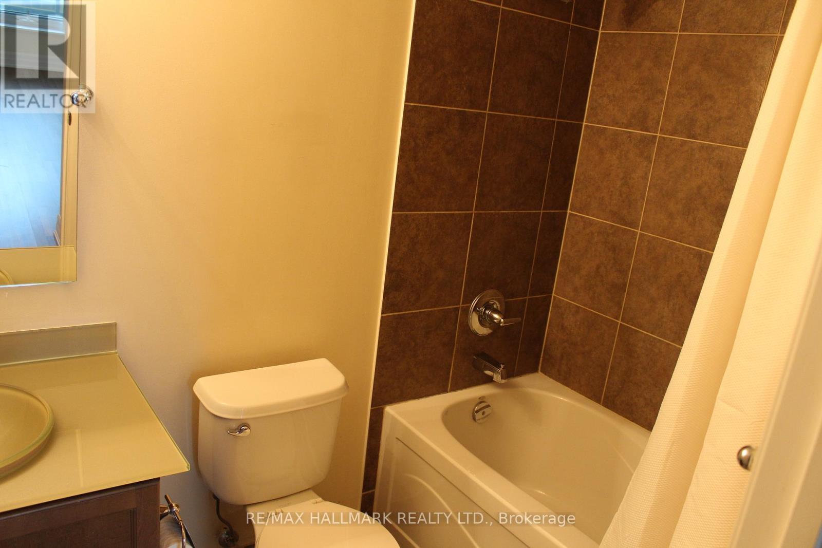 1205 - 8 Scollard Street, Toronto, ON - Indoor Photo Showing Bathroom