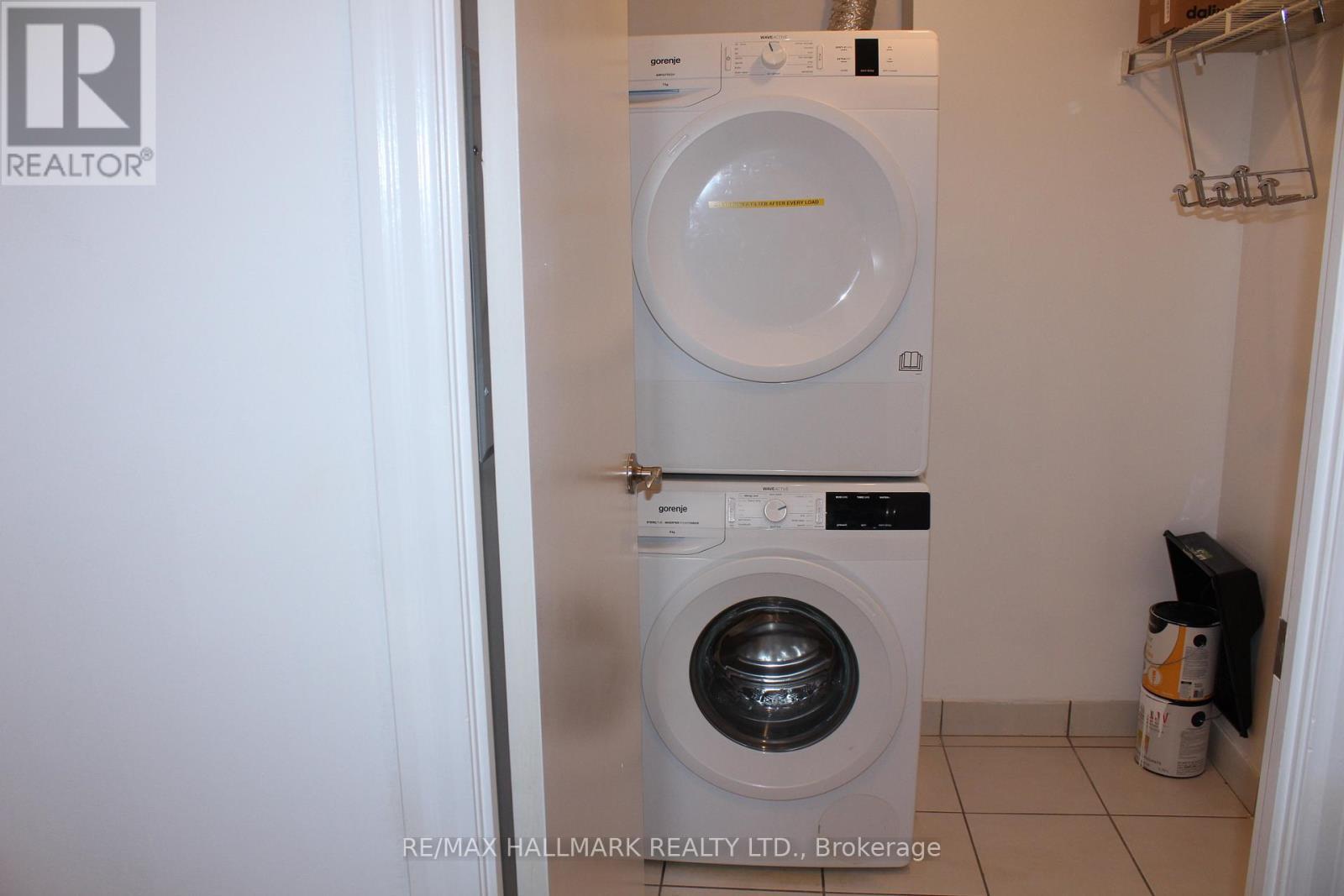 1205 - 8 Scollard Street, Toronto, ON - Indoor Photo Showing Laundry Room