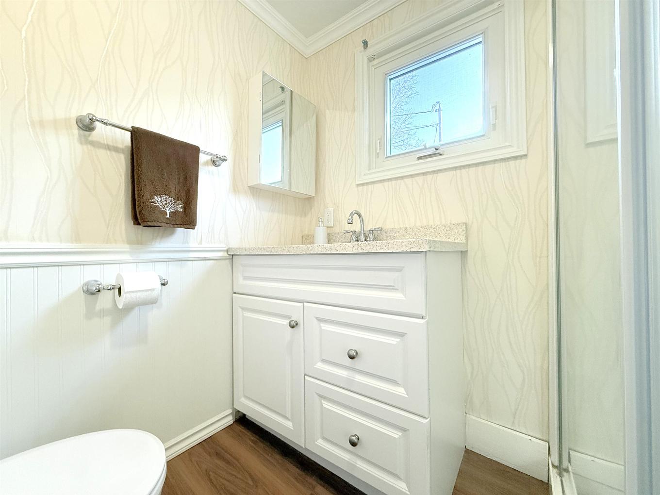 172 Bruce Street, Thunder Bay, ON - Indoor Photo Showing Bathroom