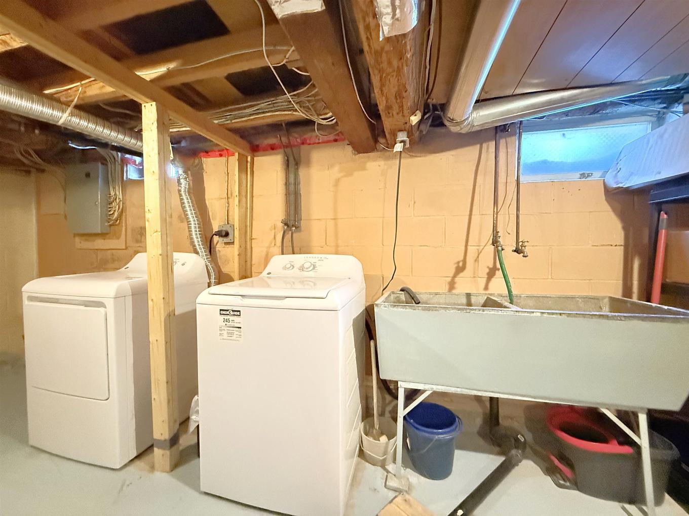 172 Bruce Street, Thunder Bay, ON - Indoor Photo Showing Laundry Room