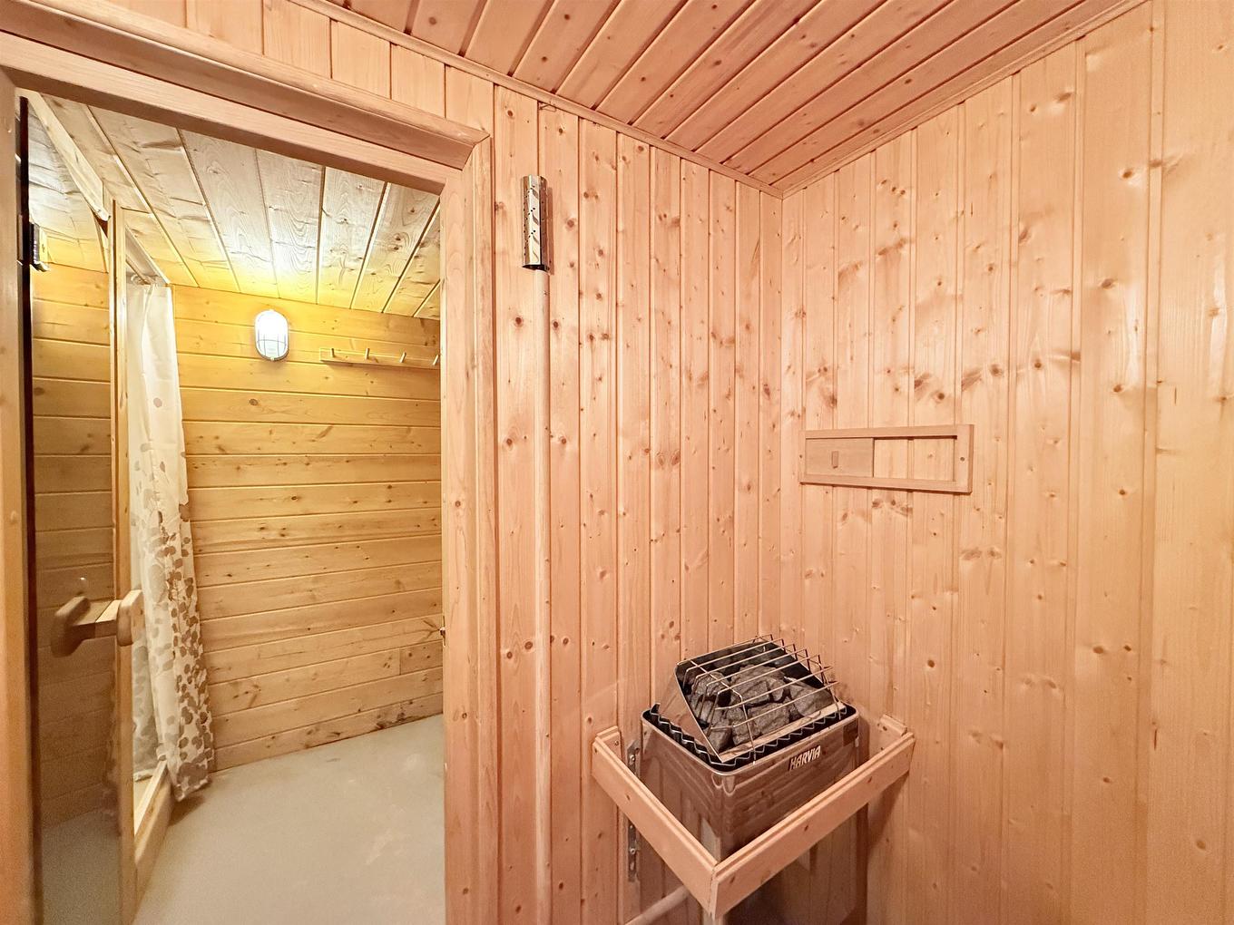 172 Bruce Street, Thunder Bay, ON - Indoor Photo Showing Other Room