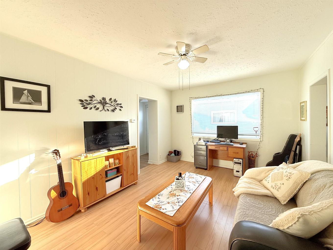172 Bruce Street, Thunder Bay, ON - Indoor Photo Showing Living Room