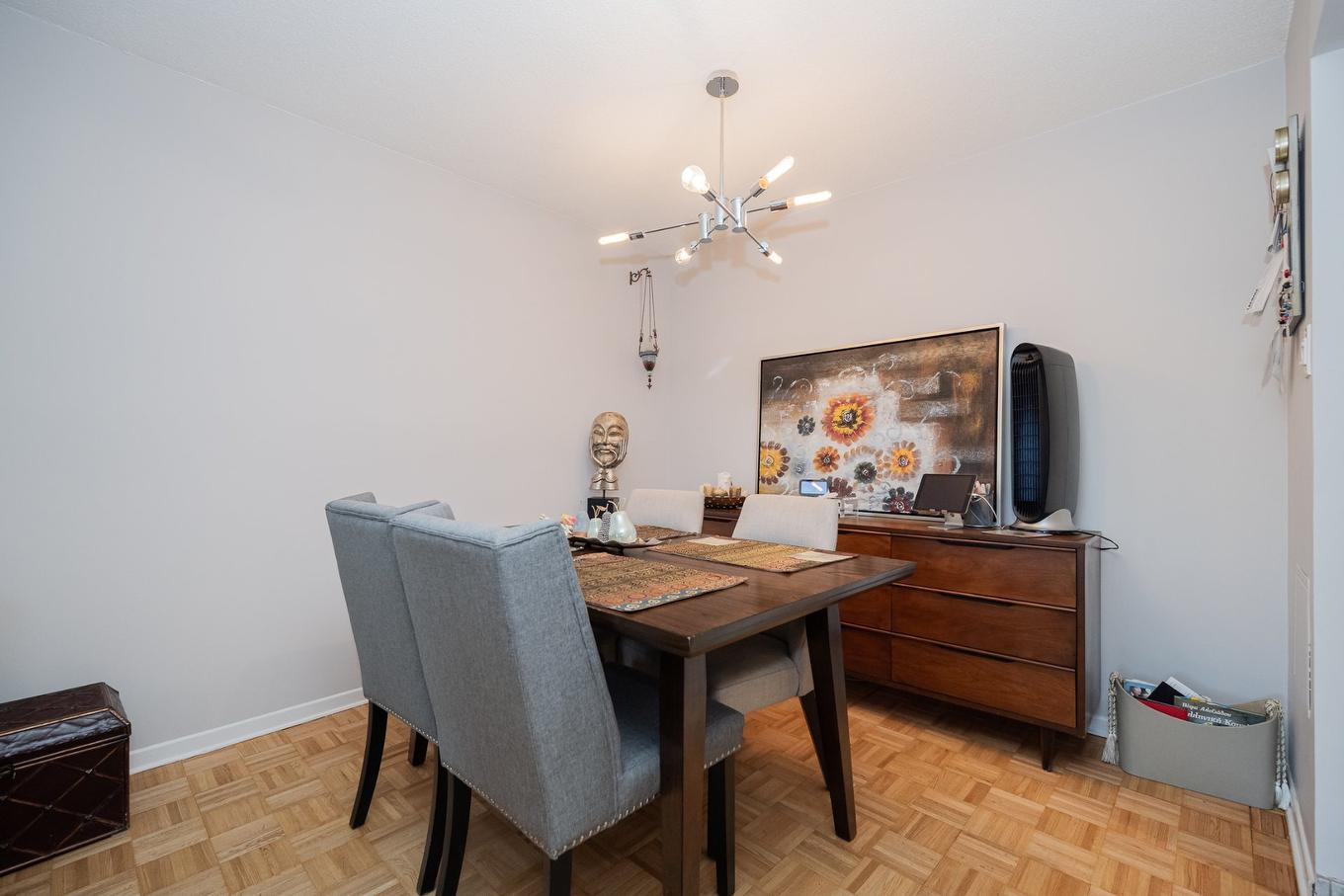 Salle à manger - 216-2555 Av. Du Havre-Des-Îles, Laval (Chomedey), QC - Indoor