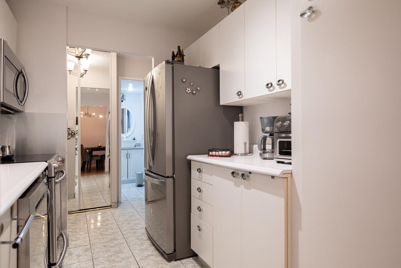 Cuisine - 216-2555 Av. Du Havre-Des-Îles, Laval (Chomedey), QC - Indoor Photo Showing Kitchen