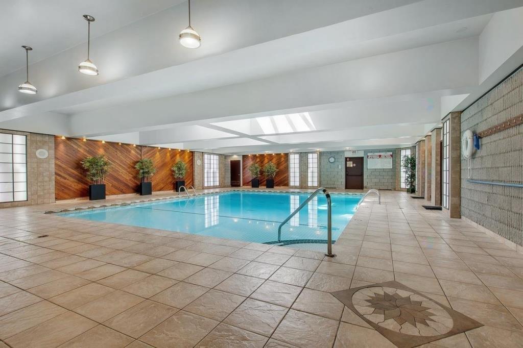 Piscine - 216-2555 Av. Du Havre-Des-Îles, Laval (Chomedey), QC - Indoor Photo Showing Other Room With In Ground Pool