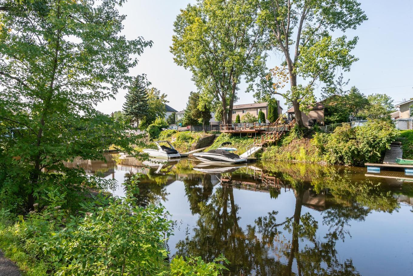 Accès au plan d'eau - 216-2555 Av. Du Havre-Des-Îles, Laval (Chomedey), QC - Outdoor