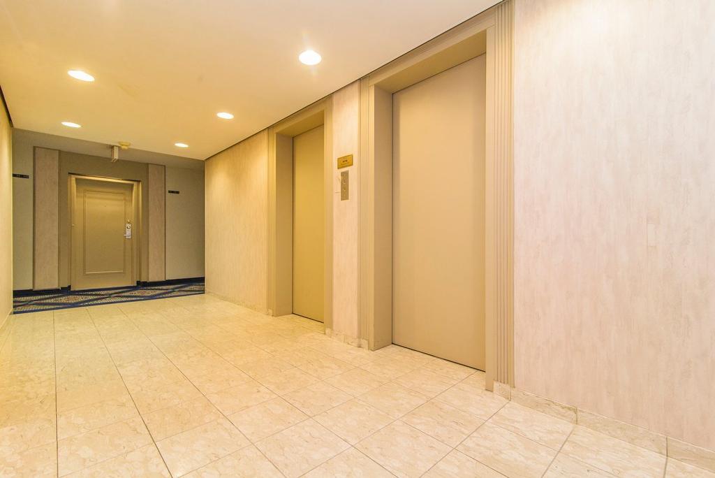 Ascenseur - 216-2555 Av. Du Havre-Des-Îles, Laval (Chomedey), QC - Indoor Photo Showing Other Room