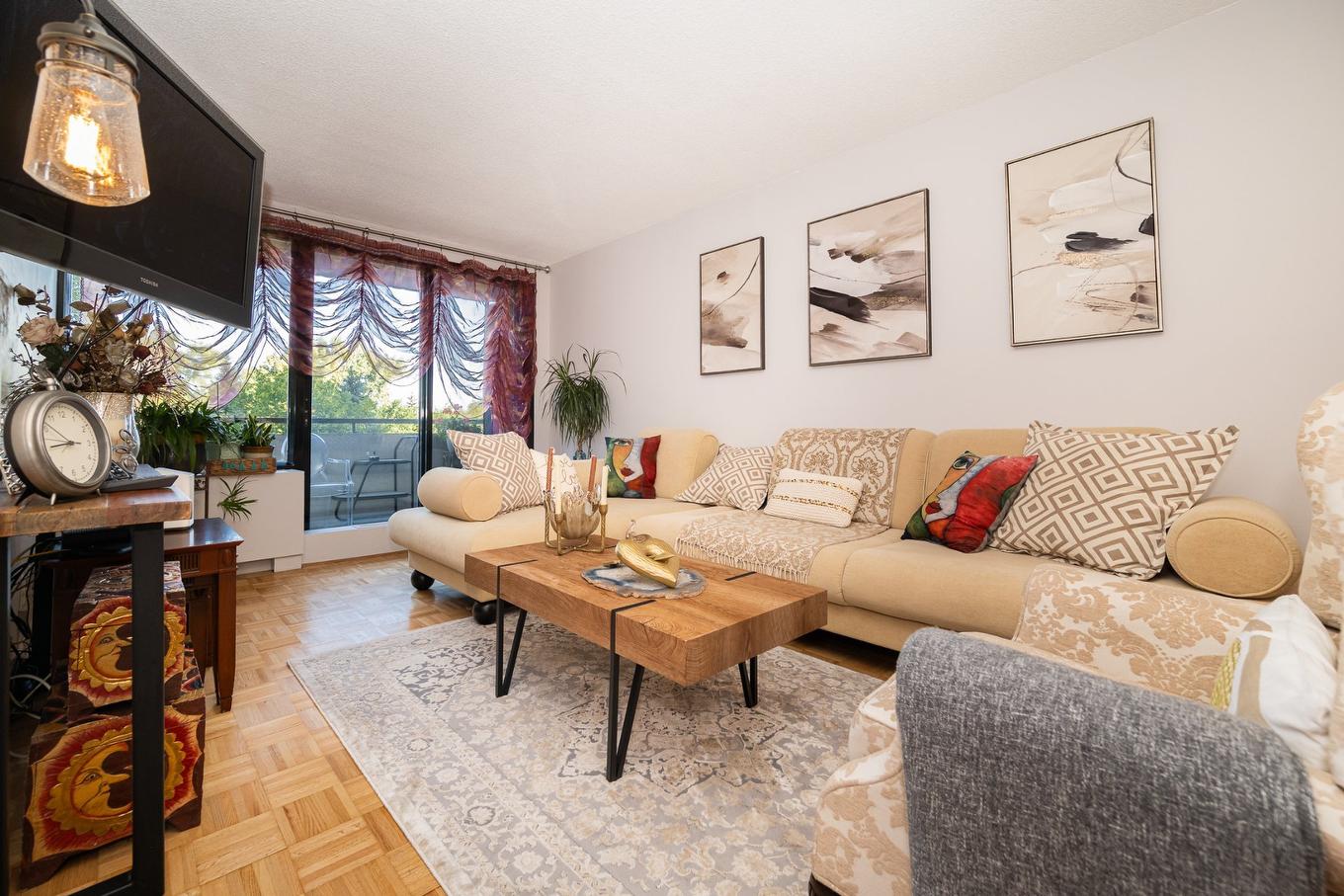 Salon - 216-2555 Av. Du Havre-Des-Îles, Laval (Chomedey), QC - Indoor Photo Showing Living Room