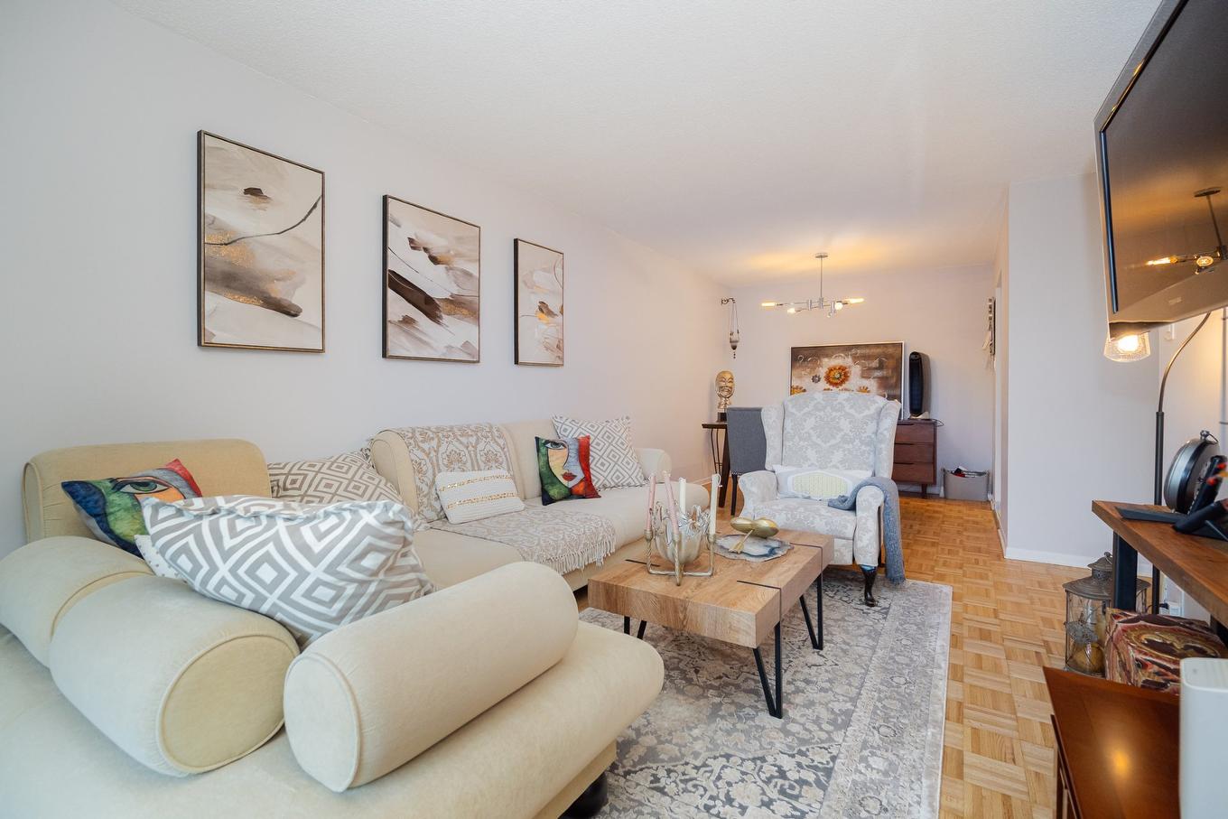 Salon - 216-2555 Av. Du Havre-Des-Îles, Laval (Chomedey), QC - Indoor Photo Showing Living Room