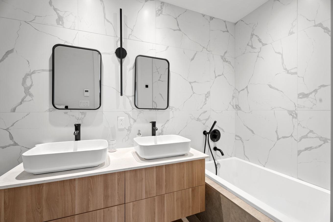 Salle de bains attenante à la CCP - A-142 Ch. Du Tour-Du-Lac, Sainte-Agathe-Des-Monts, QC - Indoor Photo Showing Bathroom