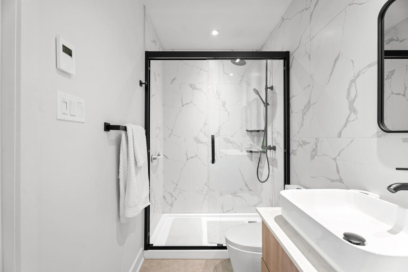 Salle de bains attenante à la CCP - A-142 Ch. Du Tour-Du-Lac, Sainte-Agathe-Des-Monts, QC - Indoor Photo Showing Bathroom