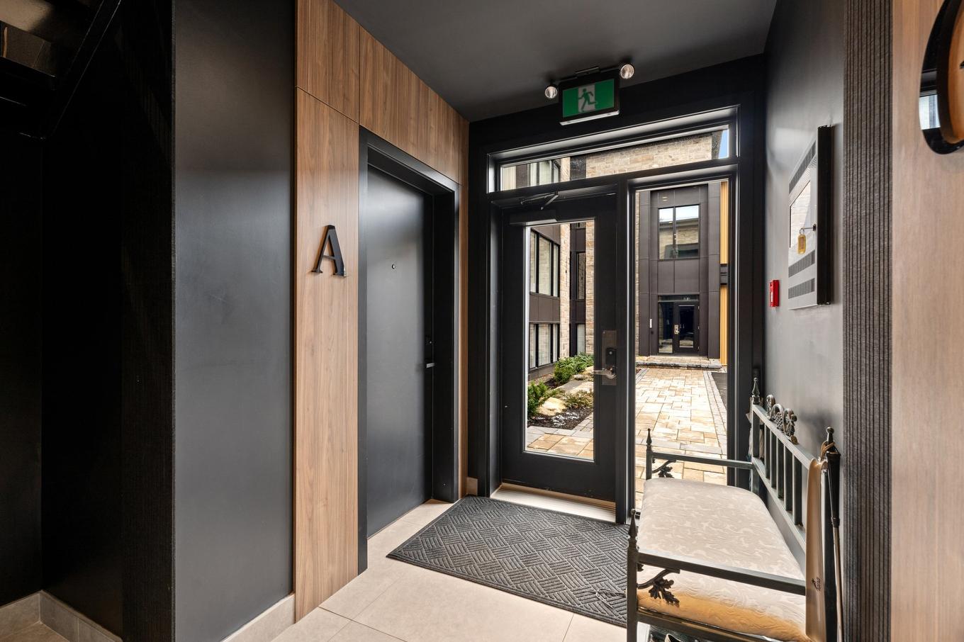 Hall d'entrée/Vestibule - A-142 Ch. Du Tour-Du-Lac, Sainte-Agathe-Des-Monts, QC - Photo Showing Other Room