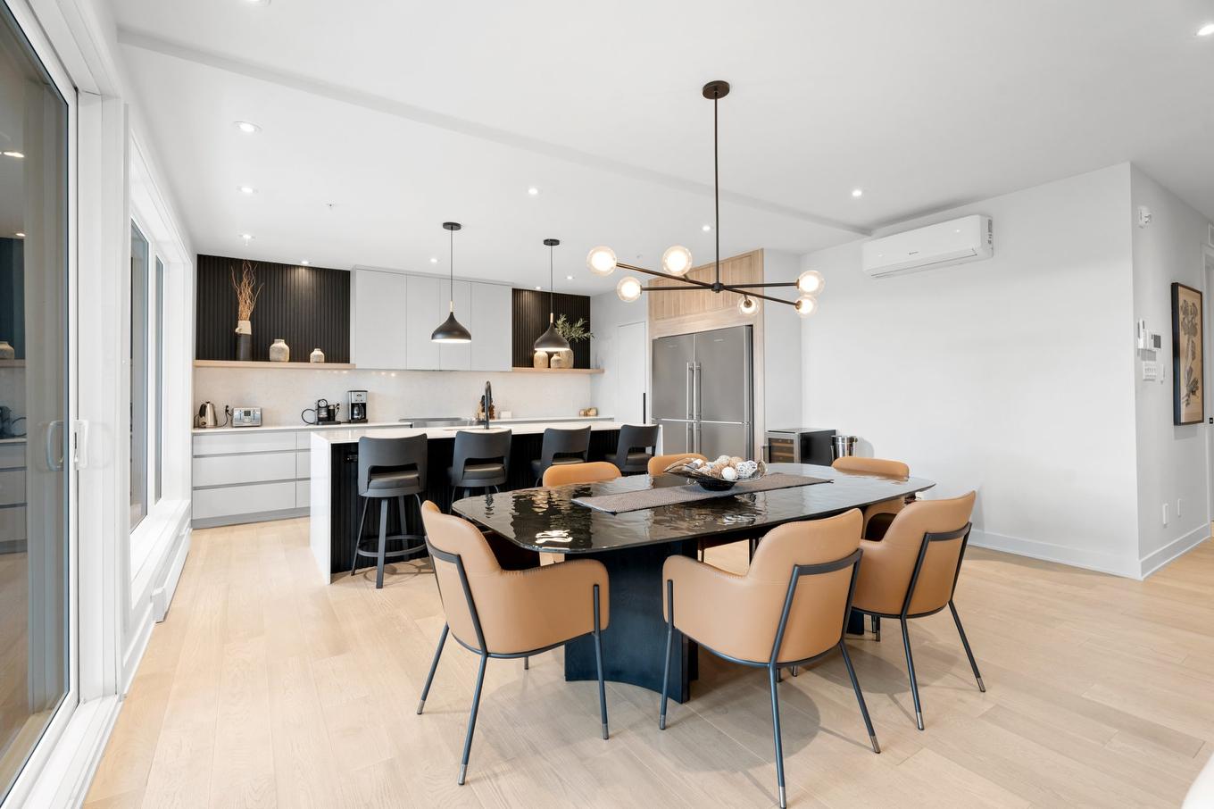 Salle à manger - A-142 Ch. Du Tour-Du-Lac, Sainte-Agathe-Des-Monts, QC - Indoor Photo Showing Dining Room
