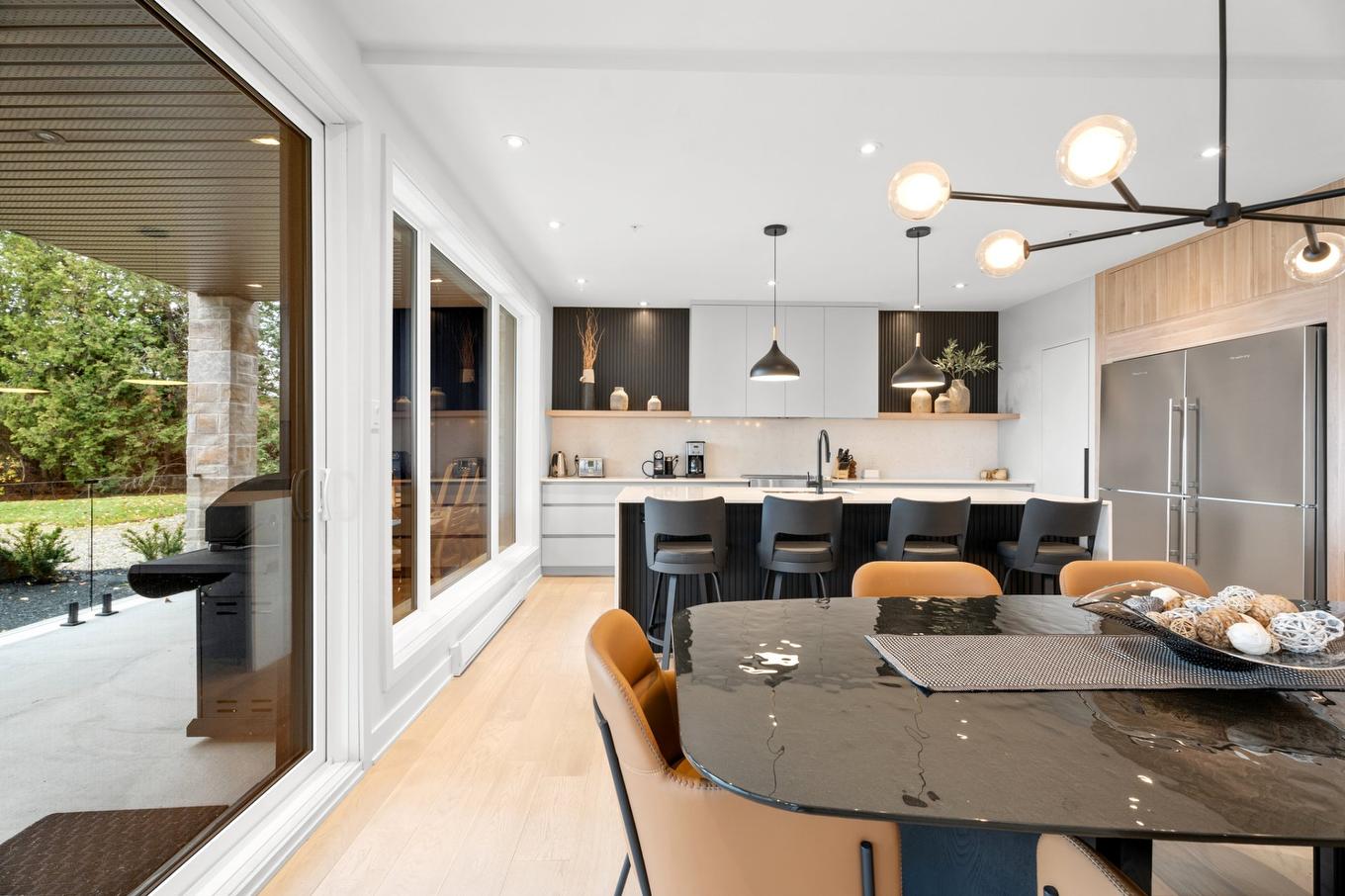 Salle à manger - A-142 Ch. Du Tour-Du-Lac, Sainte-Agathe-Des-Monts, QC - Indoor Photo Showing Other Room