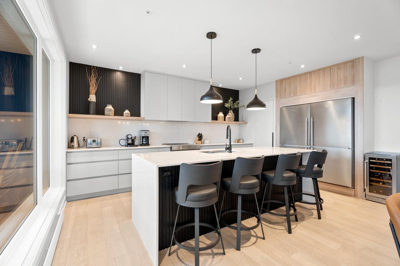 Cuisine - A-142 Ch. Du Tour-Du-Lac, Sainte-Agathe-Des-Monts, QC - Indoor Photo Showing Kitchen With Upgraded Kitchen